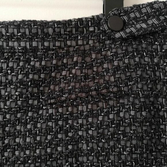 New AKRIS Black Cotton Wool Blend Fringe Hem Wrap Front Tweed Mini Skirt 12 - Picture 4 of 8